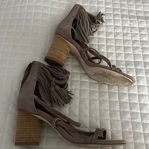 Fun summer heel ! Taupe colored  and slightly worn